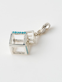 Double square charm 詳細画像